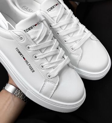 сколько стоит лоро пиано: Белые кеды Tommy Hilfiger - Модель: низкие кеды со шнуровкой -