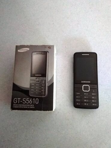 кнопочный телефон samsung: Samsung GT-S5600, Б/у, < 2 ГБ, цвет - Серебристый, 1 SIM