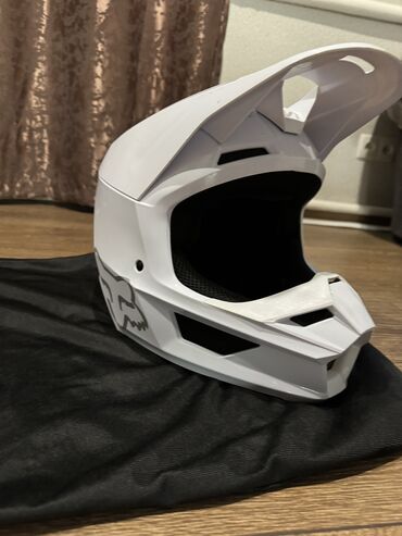 чехол на шлем: Продаю Мотоциклетный шлем! Fox Mars V1 с системой MIPS. Размер -М