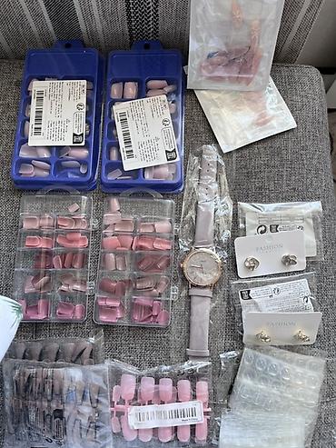 Продаю весь набор:по очень выгодной цене 4 больших накладный ногтей