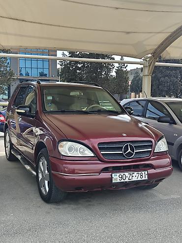 qirmizi masin: - Növ: SUV, 5 qapı - Korpus rəngi: tünd qırmızı/bordo - Salon: açıq — 6