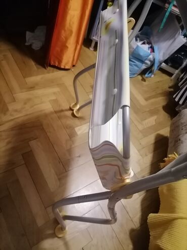 Ostali dečiji nameštaj: Postolje sklapajuće za presflačenje male bebe. Nije pocepano
 Mirjevo — 7