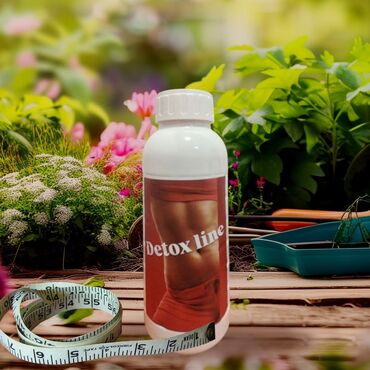 svecani kompleti svečani kombinezoni za punije: Detox line tečnost u beloj plastičnoj ambalaži. Tečnost je namenjena