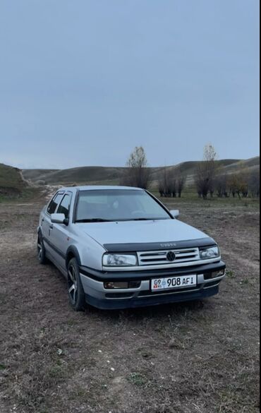 Volkswagen: Volkswagen Vento: 1993 г., 1.8 л, Механика, Бензин, Седан