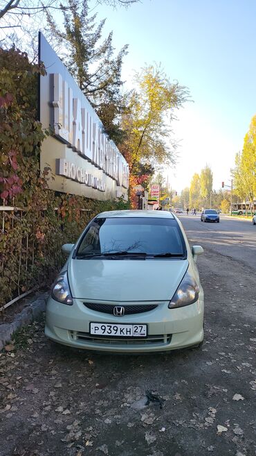 колф 3: Honda Fit: 2005 г., 1.3 л, Вариатор, Бензин, Хетчбек