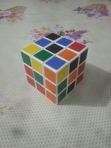 кубик рубики: Продаю 2 кубика Рубика в использовании были недолго хорошее качество