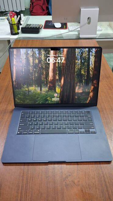 Тарелки: Apple MacBook Air 15.3" (2024) – M3 Xüsusiyyətlər: - Ekran: 15.3"