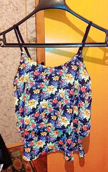 Köynək və bluzalar: S ölçü.Cox az geyinilib.demek olar tezedir.on manata qədər mal — 6