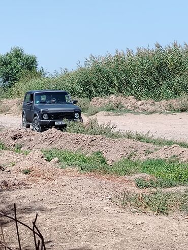 2106 satışı: VAZ (LADA) 4x4 Niva: 1.7 l | 2006 il | 400000 km Ofrouder/SUV