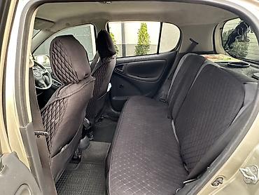 byd e1: Toyota Yaris: 2002 г., Автомат, Бензин, Хэтчбэк — 4