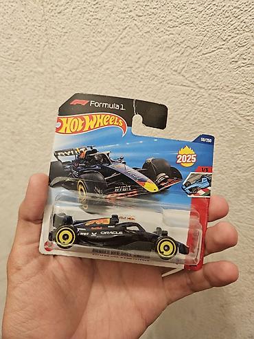 lol oyuncaqlari: Max Verstappen imzalı F1 Redbull Hotwheels.Video və şəkil var.Real — 1
