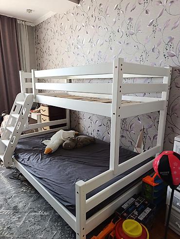 Продаю двухярусную кровать с матрасами (120×200 нижний и 80×200