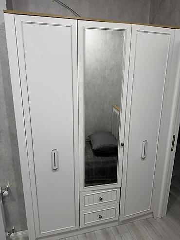Ev üçün mebel: İşlənmiş, 3 qapılı, Güzgülü, Ağ, Taxta, Açılan, Düz dolab — 3