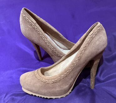 детские вязаные пинетки: Qadın üçün yüksək dabanlı tufli - Material: yumşaq süet - Rəng: toz