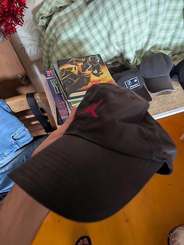 kepka: Original kepkalar. Tommy Hilfiger, Jordan rengi biraz gedib. Boss — 3