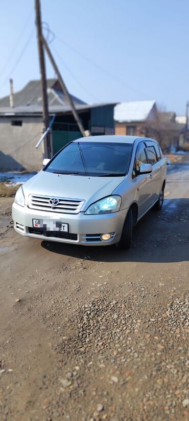 Toyota: Toyota Ipsum: 2002 г., 2.4 л, Автомат, Газ, Минивэн