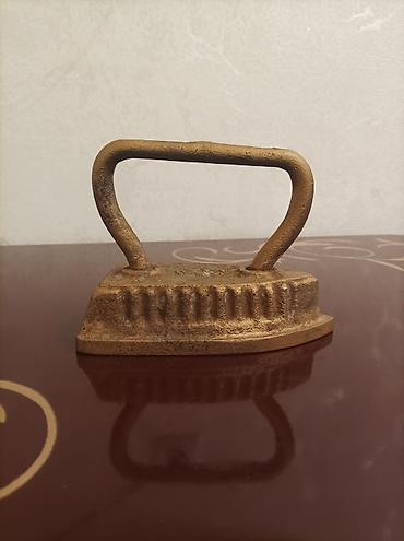 Qədim ütülər: Döküm dəmir ütü – köhnə tip “kömürsüz” qızdırma ütüsü - Material — 1