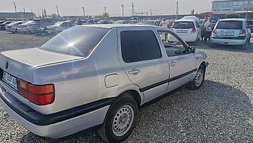 химичиска авто: Volkswagen Vento: 1992 г., 1.8 л, Механика, Бензин, Седан — 2