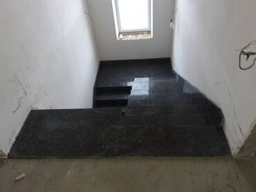 Лестницы из гранита, мрамора: Лестница из гранита, мрамора Для дома, Бесплатный замер, Форма лестницы: Много-маршевая, Стиль: Модерн — 2