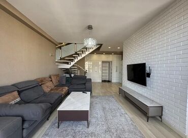 Долгосрочная аренда квартир: 3 комнаты, Риэлтор, Без подселения, С мебелью полностью — 2