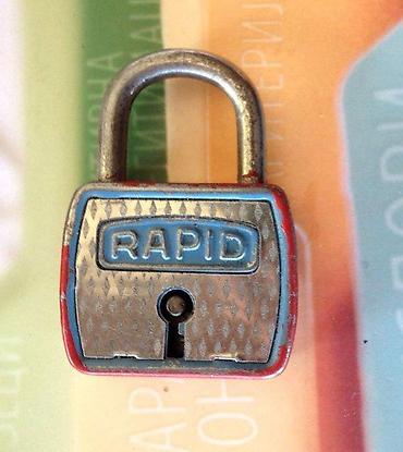 Ostali antikviteti: RAPID, katanac i ključ ili dva VINTAGE. 1. RAPID, katanac i dva ključa — 3