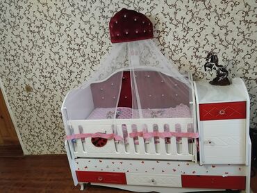 Digər mebel: Uşaq beşiyi və komodlu çarpayı dəsti.Real alıcıya endirim olunacaq