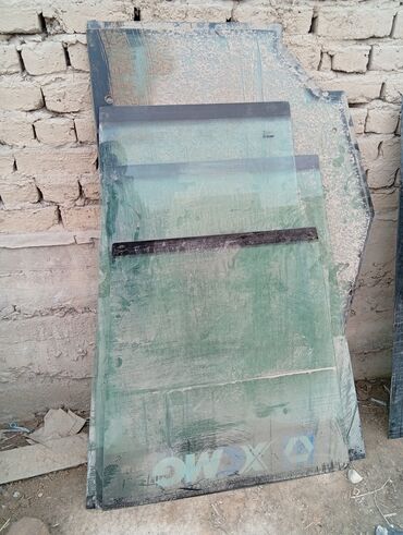 Стекла и комплектующие: Лобовой передний задний боковой различных размеров и форм — 22