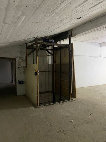 Anbar və emalatxanalar: KİRAYƏ/İCARƏYƏ VERİLİR:/istehsalat sahəsi olan mülk - Üçmərtəbəli, ağ — 10