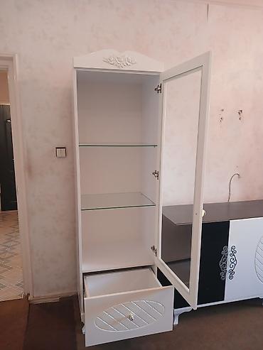 iwlenmiw stullar: 2 şüşəli vitrin komod ilə qonaq otağı mebeli dəsti. Üzəri akrildi — 5