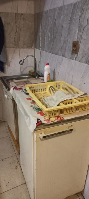 Binalar: Arendaya verilir – Mərkəzdə yerləşən yeraltı sahəsi olan barberxana — 4