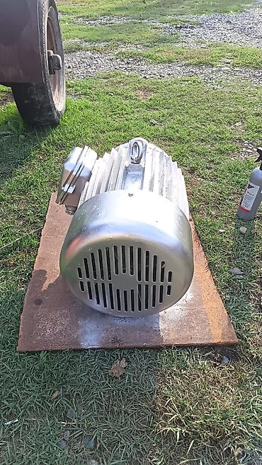 islenmis kompressor: Məhsul: Sənaye elektrik mühərrikləri (şkivli) 22.kv 3000 obarod 7.5 — 7