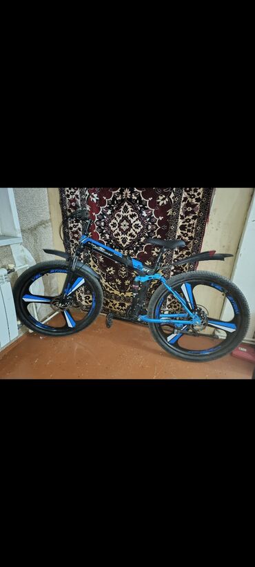 İdman velosipedləri: Dağ velosipedi – qatlanan gövdə, 26" qalın təkərlər, 3 bıçaqlı