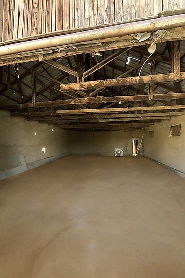 аренда помещений гараж: 117 м², 1 линия, С отдельным входом, High ceilings, В жилом доме — 1