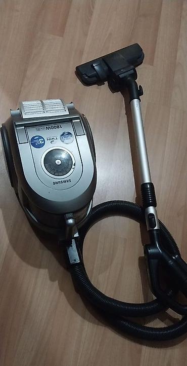 tossoran: Samsung tozsoran – 1800W gücündə, siklon tipli (kisəsiz) sistem. - Güc — 1