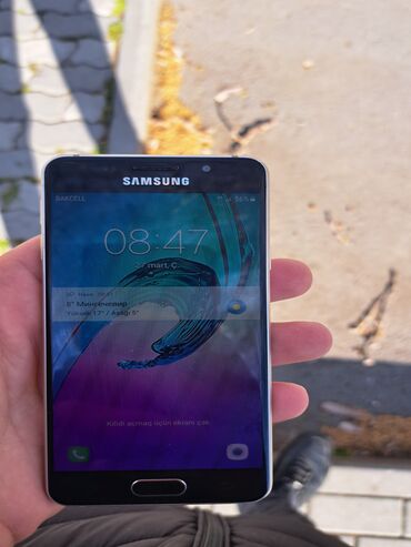 telefon aliram: Samsung Galaxy A3, rəng - Gümüşü