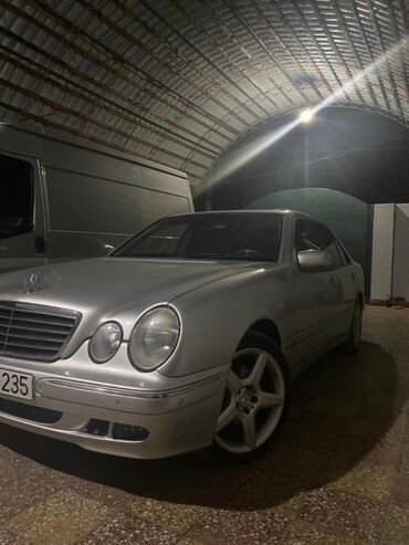 Mercedes-Benz: Mercedes-Benz E 320: 3.2 l | 2000 il Sedan — 2