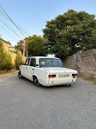 yeni vaz 21011: VAZ 2101, ağ rəng, sedan kuzov. Xüsusiyyətlər: - Klassik dizayn, 4 — 5
