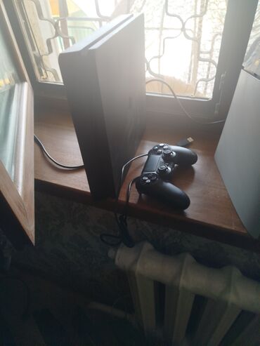 б у телевизоры не работают: PS4 (Sony PlayStation 4)