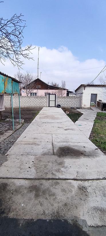 Продажа коттеджей и домов: Продаётся 3-х комнатный дом частично с ремонтом. Дом просторный — 1