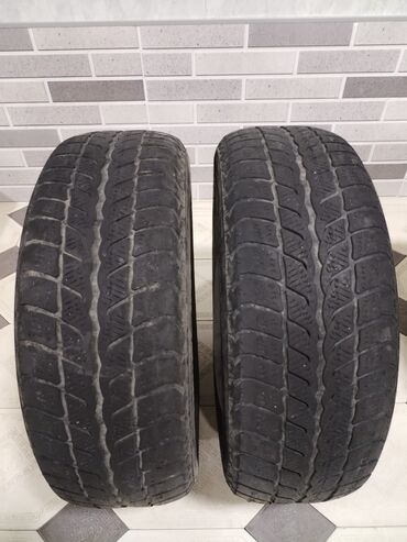 avtomobil üçün disklər: 205/65 R15 T ölçülü, qara rəngdə qış avtomobil şini. Şinlər qarlı və