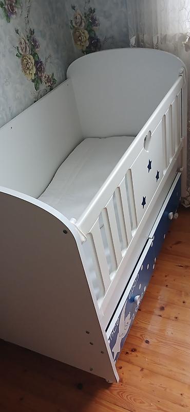 karaca azerbaycan endirimler: Uşaq beşiyi – ağ və mavi dizayn - Material: möhkəm MDF/laminat, yumru — 1