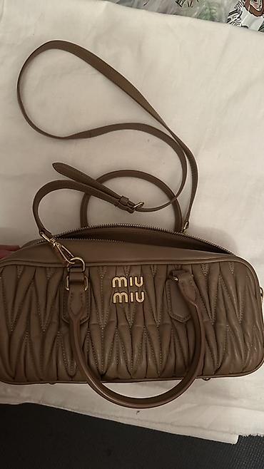 кожан: Сумка Miu Miu Matelassé, цвет тауп (коричнево‑оливковый). Покупала за — 1