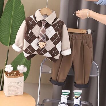 Верхняя одежда: Детская флисовая куртка универсального фасона хаки цвета. Модель с — 5