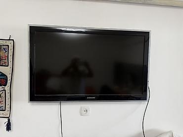 Телевизоры: Телевизор Samsung, диагональ приблизительно 32–37". Плоская панель с — 2