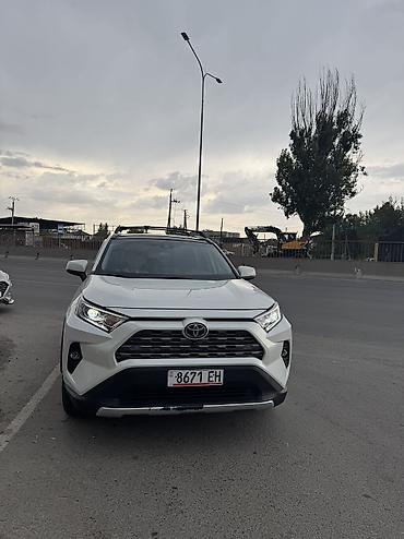 s 221: Toyota RAV4: 2021 г., 2.5 л, Автомат, Гибрид, Кроссовер — 2