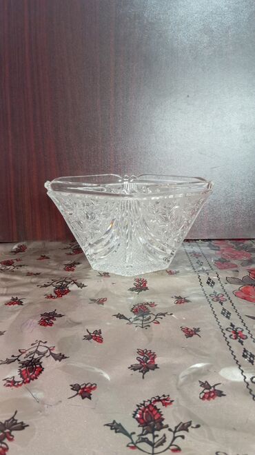 Digər dəstlər və servizlər: Kəsma naxışlı şüşə qab dəsti - 2 ədəd dərin şirniyyat/meyvə qabı – — 10