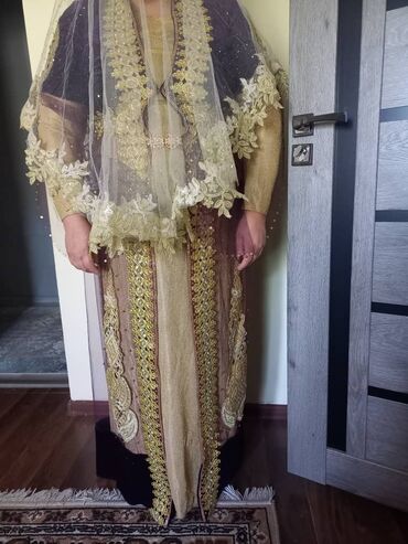балдар кийими: Продается нарядное национальное платье,на никах той. 54 размер