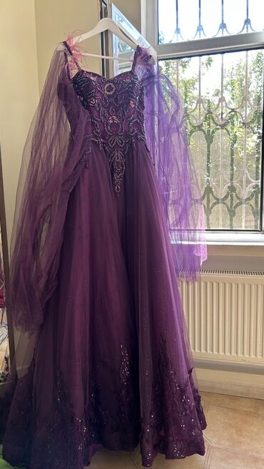 Ziyafət donları: Yaxşı vəziyyətdə, səliqəli şəkildə saxlanılmış gəlinlik, nişan — 1