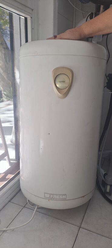 sharp soyuducu servis: FRESH markalı bu elektrik su qızdırıcısı, ağ silindrik korpusa