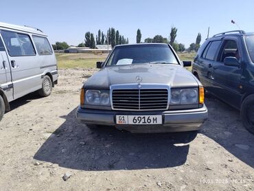 кузовной детали на спринтер: Элегантный седан Mercedes-Benz E-Class W124, представленный в
